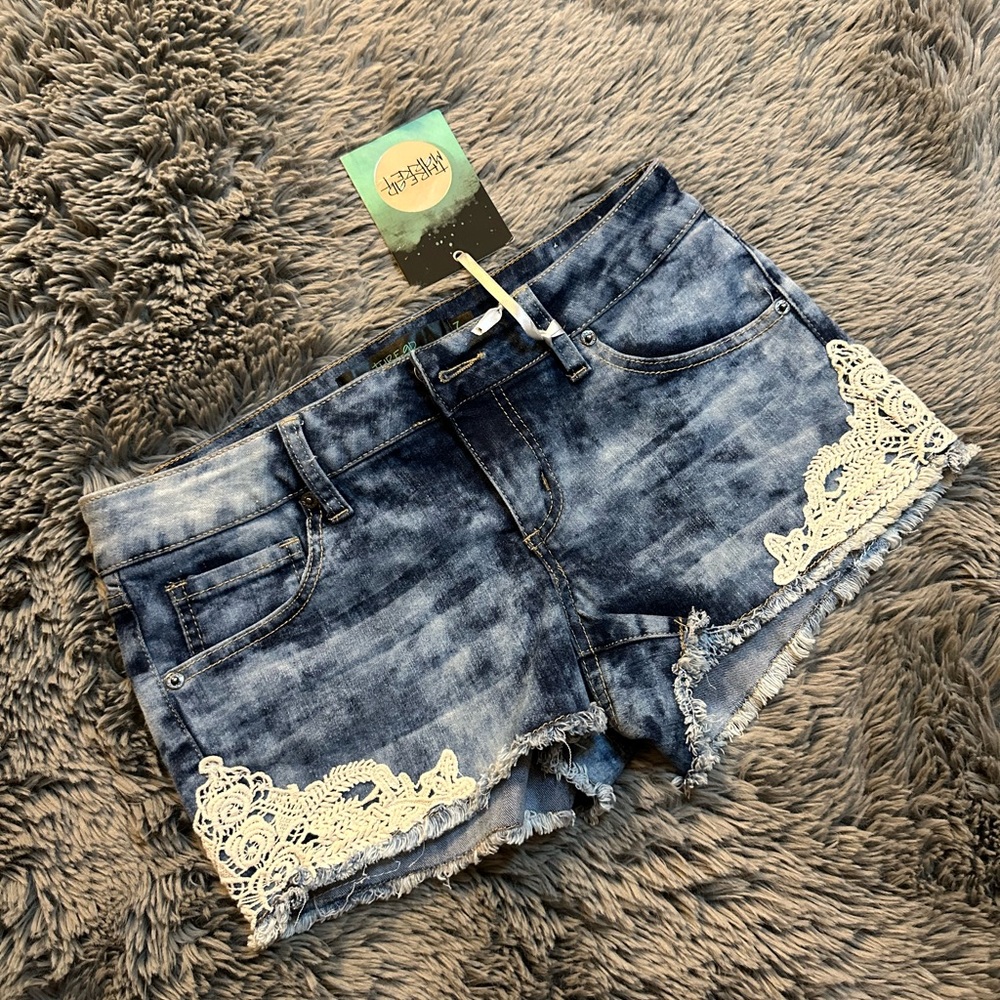 Thread Market Shorts NWT Size 7